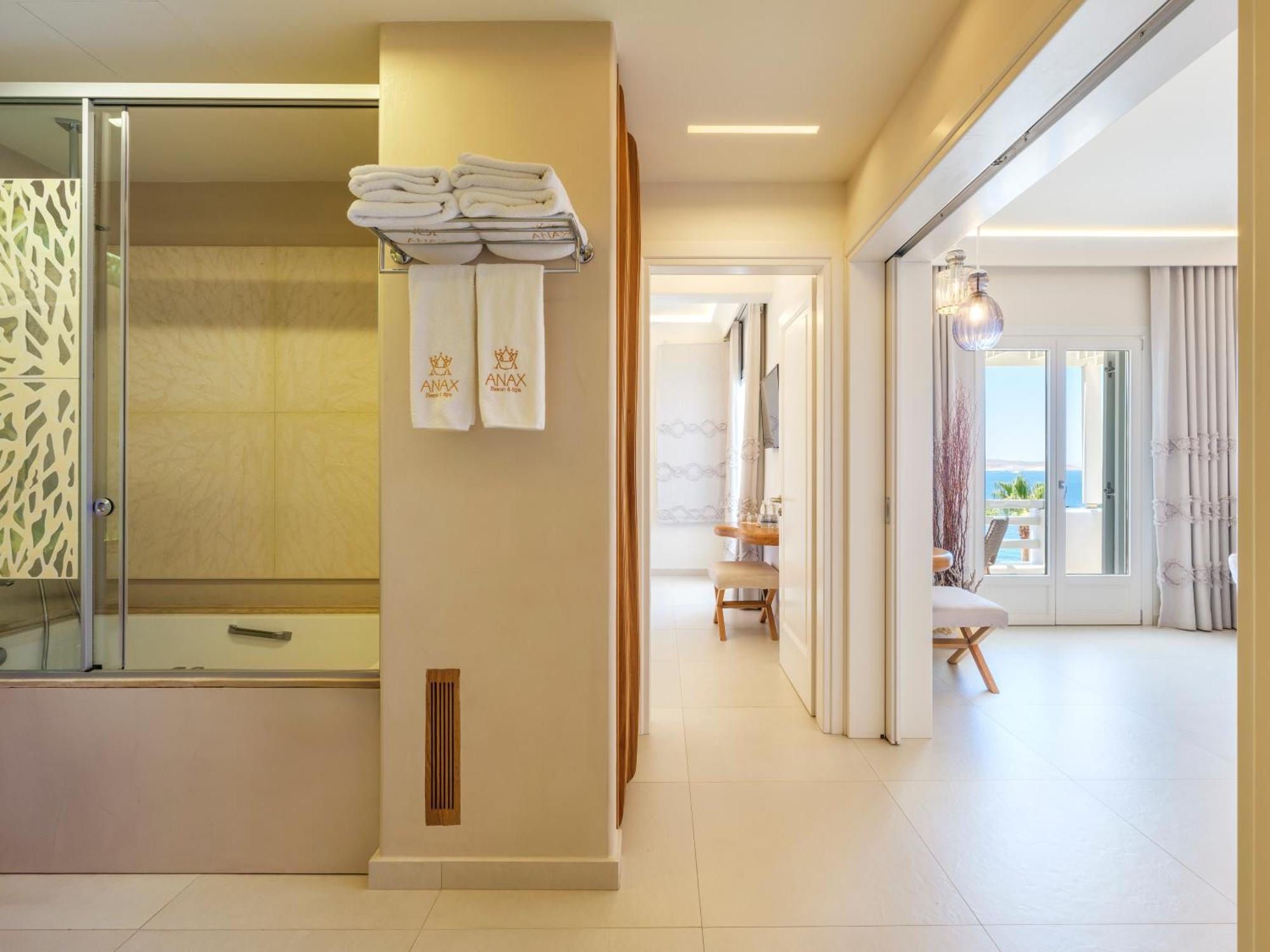 Executive Suite mit 2 Schlafzimmern und seitlichem Meerblick